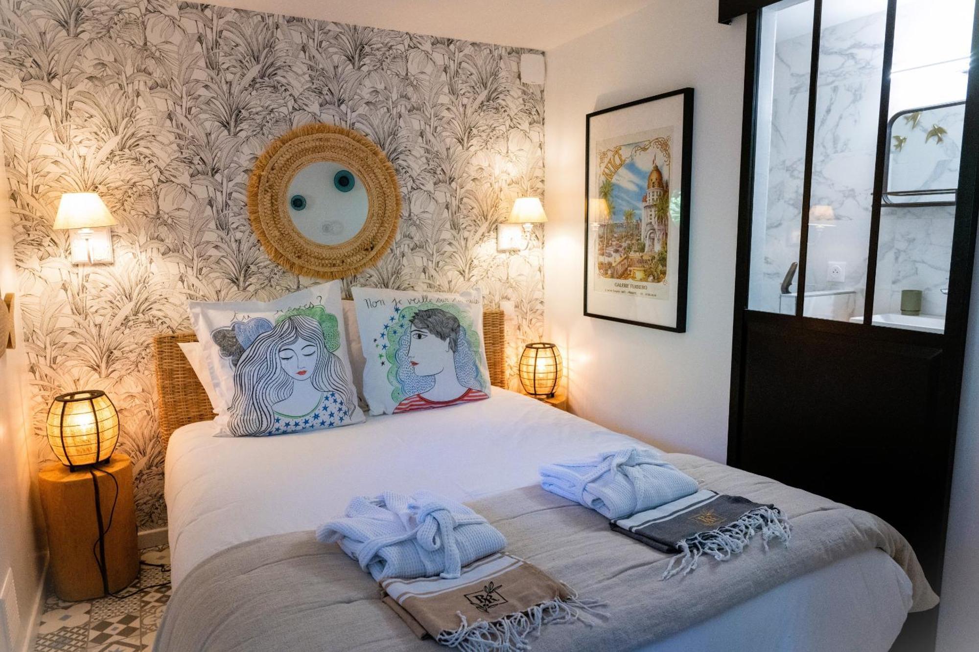 Gîte Les Deux Roches Le Bar-sur-Loup Chambre photo